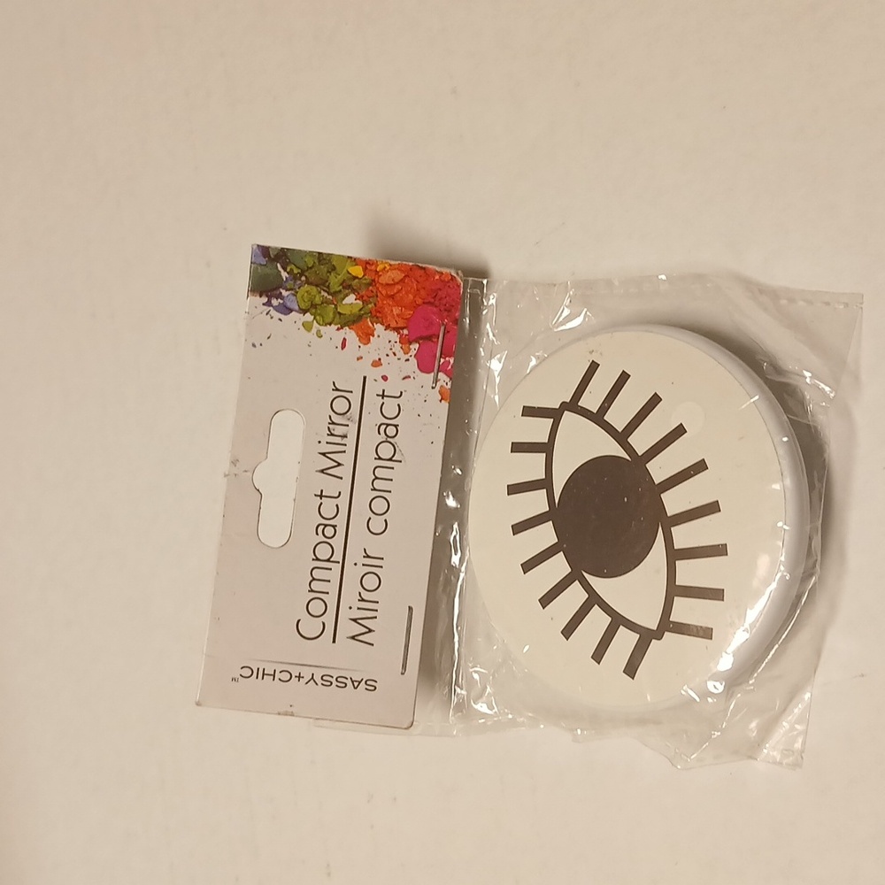 Compact Mirror NWT - Picture 2 of 5